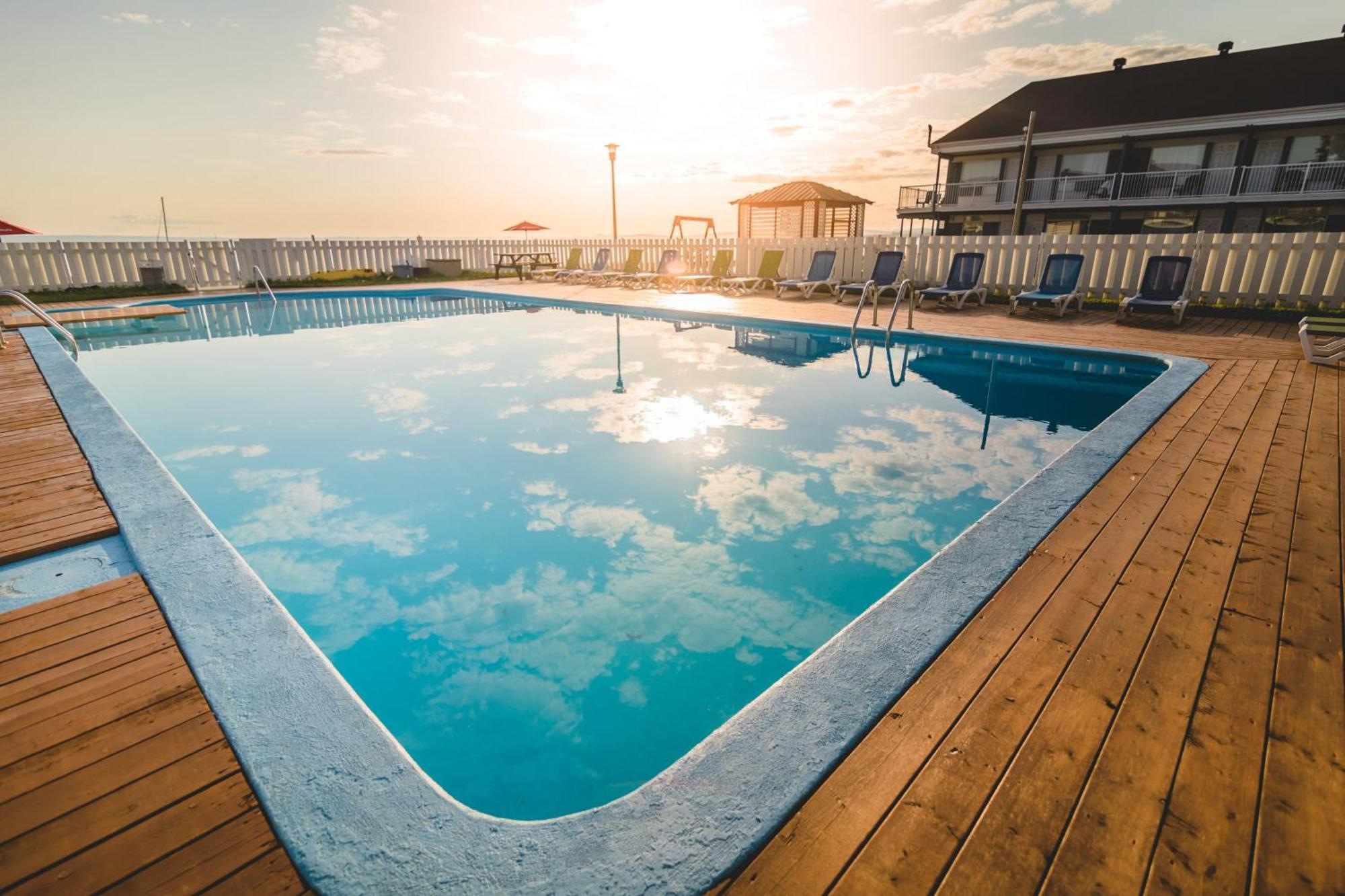 Riotel Carleton-Sur-Mer Exterior photo